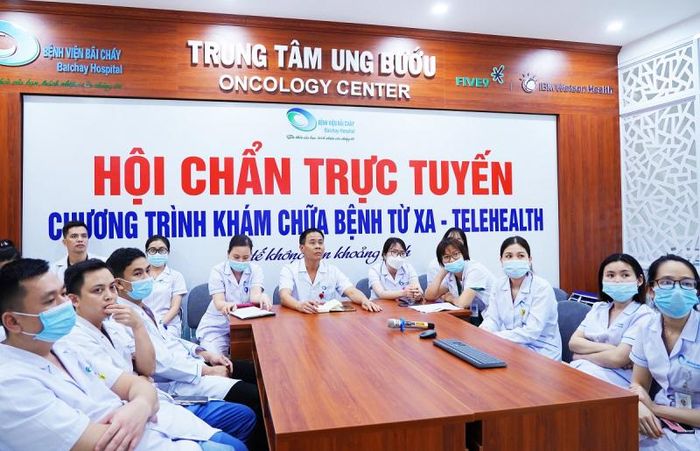 Hội chẩn khám chữa bệnh từ xa với Bệnh viện Hữu nghị Việt Đức tại Bệnh viện Bãi Cháy (Ảnh: BVCC)