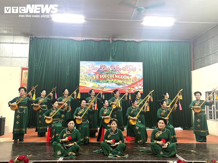 Chương trình giao lưu văn nghệ “Về với cội nguồn” tại xã Trường Hà, Cao Bằng để lại nhiều cảm xúc cho khán giả.