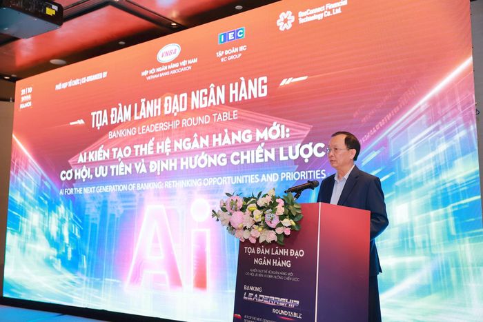 TS Đào Minh Tú, Phó Chủ tịch kiêm Tổng Thư ký Hiệp hội Ngân hàng Việt Nam phát biểu tại Tọa đàm. Ảnh: BTC