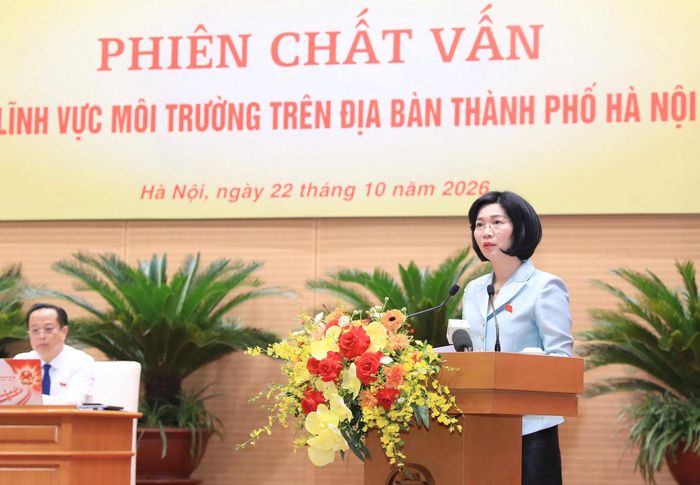 Chủ tịch HĐND thành phố Hà Nội Phùng Thị Hồng Hà phát biểu khai mạc phiên chất vấn. Ảnh: Thành Thái