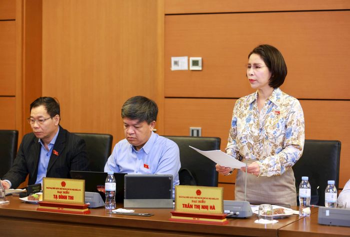 Đại biểu Trần Thị Nhị Hà (Đoàn đại biểu Quốc hội thành phố Hà Nội) phát biểu tại phiên thảo luận tổ về Luật Hiến, lấy, ghép mô, bộ phận cơ thể người và hiến, lấy xác (sửa đổi).