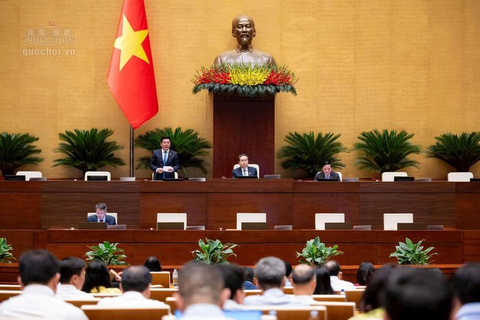 Phó Chủ tịch Quốc hội Nguyễn Hồng Diên điều hành nội dung phiên họp sáng 22-10. Ảnh: Quochoi.vn