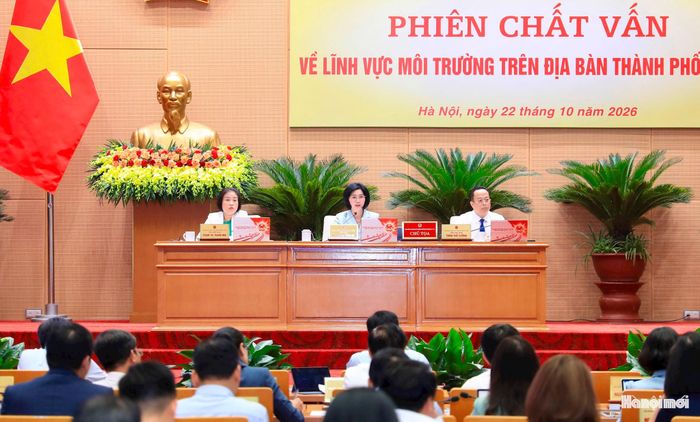 Các đồng chí Thường trực HĐND thành phố Hà Nội chủ trì phiên chất vấn.