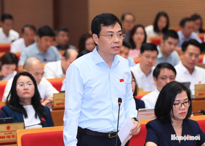 Đại biểu Đoàn Việt Cường đặt câu hỏi chất vấn.