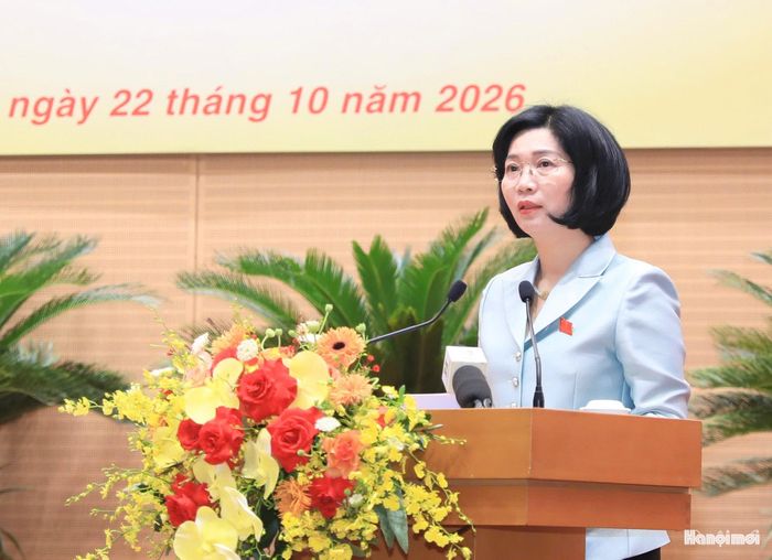 Chủ tịch HĐND thành phố Hà Nội Phùng Thị Hồng Hà phát biểu khai mạc phiên chất vấn.