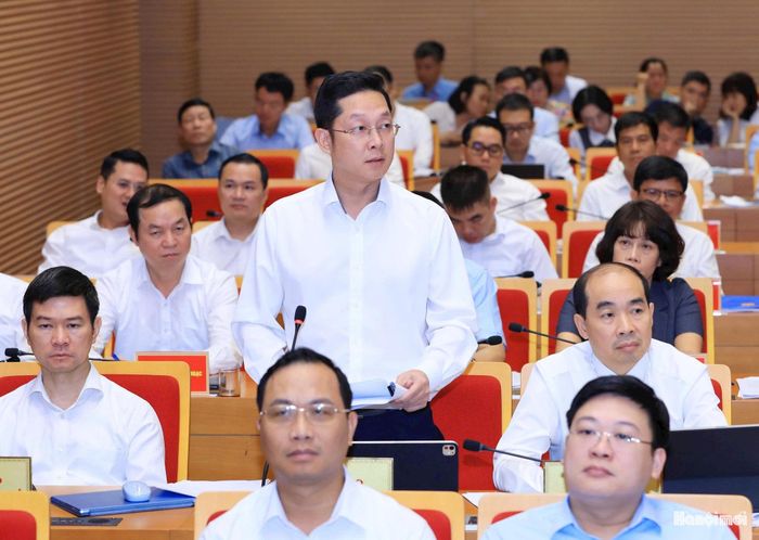 Giám đốc Sở Tài chính thành phố Hà Nội Nguyễn Ngọc Tú trả lời câu hỏi tại phiên chất vấn.