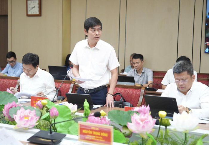 Đại diện lãnh đạo Sở Nông nghiệp và Môi trường Hà Nội báo cáo tại buổi làm việc. Ảnh: Phạm Hùng