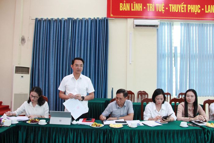 Phó Chủ tịch UBND xã Sơn Đồng Cao Văn Tâm phát biểu tại hội nghị. Ảnh: PV