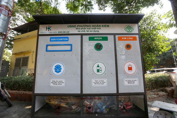 Nhiều đổi mới trong quy trình phân loại rác mang lại hiệu quả tích cực, giảm thiểu sức lao động cho công nhân. Ảnh: Khánh Huy