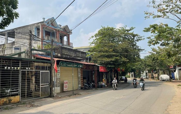 Việc chưa làm rõ nguồn gốc đất và căn cứ xác định đất vi phạm trong dự thảo phương án bồi thường, giải phóng mặt bằng tại thôn 2, xã Hòa Lạc khiến người dân chưa đồng thuận, lo ngại quyền lợi chưa được bảo đảm. Ảnh PV