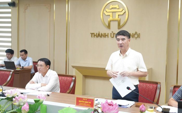 Phó Chủ tịch UBND thành phố Hà Nội Nguyễn Xuân Lưu phát biểu tại buổi làm việc. Ảnh Phạm Hùng