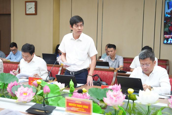Đại diện lãnh đạo Sở Nông nghiệp và Môi trường Hà Nội báo cáo tại buổi làm việc. Ảnh Phạm Hùng