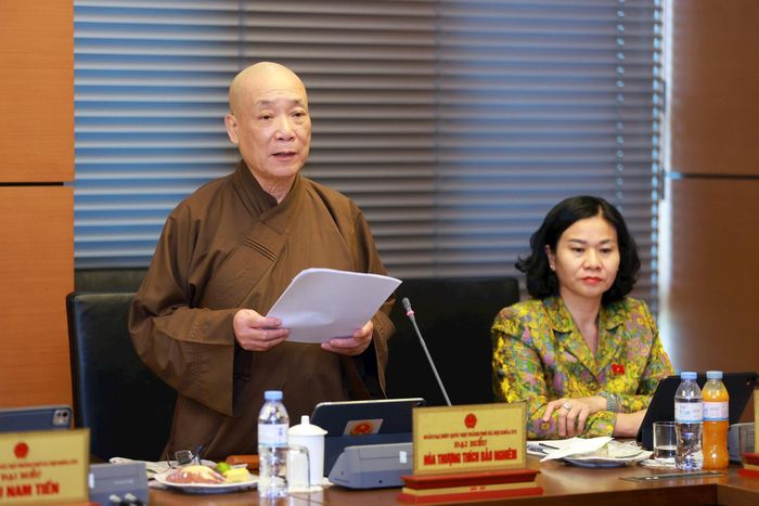 Đại biểu Hòa thượng Thích Bảo Nghiêm (Đoàn Hà Nội) phát biểu thảo luận. Ảnh: Văn Tuyến