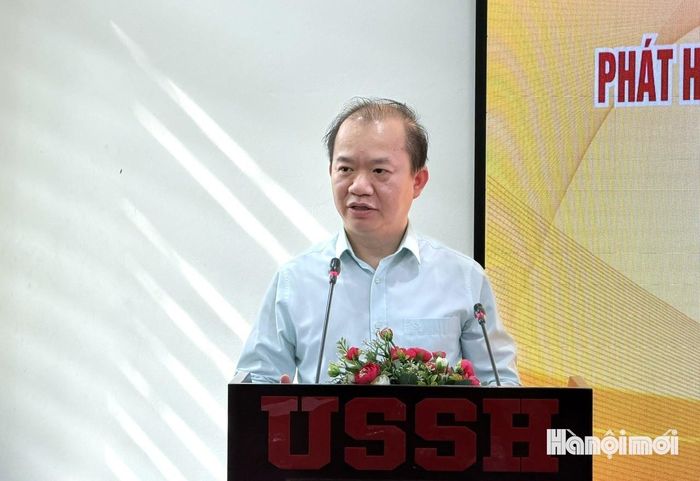 PGS.TS. Bùi Hoài Sơn, Phó Trưởng Ban Tuyên giáo Trung ương chia sẻ về vấn đề chuyển đổi số trong lĩnh vực văn hóa. Ảnh: Thảo Hương