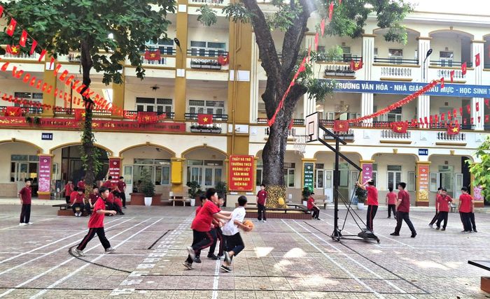 Học sinh Trường THCS Hoàng Liệt ngày càng được học tập trong trường văn minh, thanh lịch, hiện đại. Ảnh: Hiền Chi