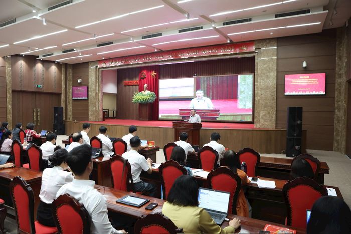 Quang cảnh hội nghị tại điểm cầu Thành ủy Hà Nội. Ảnh: Thanh Hải