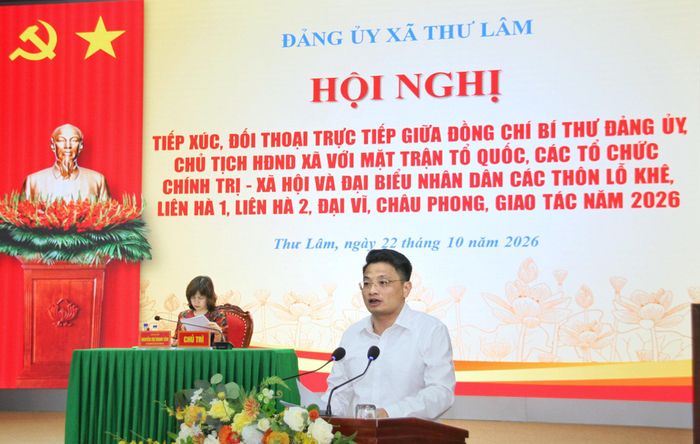 Chủ tịch Ủy ban MTTQ Việt Nam xã Thư Lâm Phạm Văn Nam báo cáo tổng hợp và trả lời các ý kiến, kiến nghị của MTTQ, các tổ chức chính trị - xã hội và nhân dân. Ảnh: Thành Luân