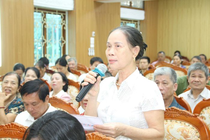 Các đại biểu trực tiếp trao đổi với người đứng đầu cấp ủy về những vấn đề thuộc phạm vi đối thoại. Ảnh: Thành Luân