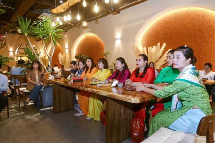 Đại diện nữ công nhân URENCO tham gia chương trình. Ảnh: Khánh Huy