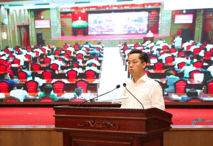 Trưởng ban Tổ chức Thành ủy Hà Nội Vũ Đăng Định quán triệt tại hội nghị. Ảnh: Thanh Hải