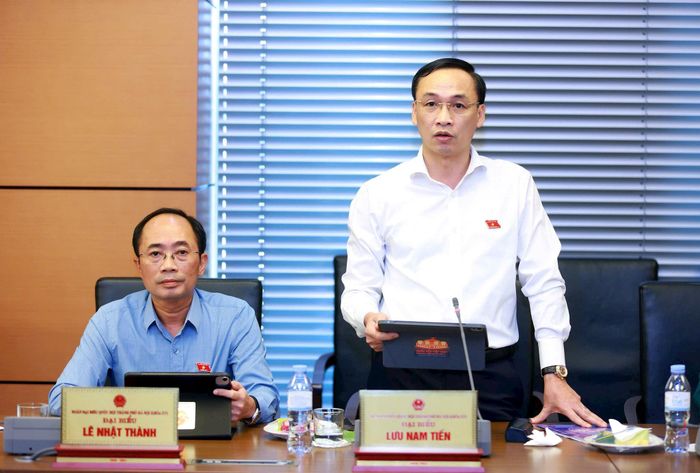 Đại biểu Lưu Nam Tiến phát biểu thảo luận. Ảnh: Văn Tuyến