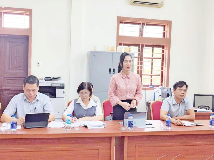 Việc lấy ý kiến được tiến hành bằng phiếu giấy theo mẫu thống nhất. Ảnh: Thùy Nam