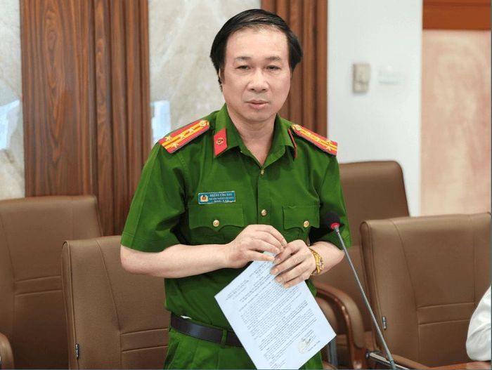 Đại tá, PGS.TS Hoàng Đình Ban, Phó Viện trưởng Viện Khoa học cảnh sát, Học viện Cảnh sát nhân dân, Tổ trưởng Tổ Chuyên gia phát biểu quán triệt nội dung. Ảnh: PV
