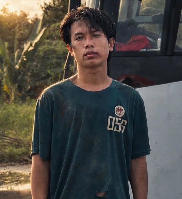 Tạo hình của Hồ Hải Hiếu trong phim "Trại buôn người". Ngoài đời, anh từng là nạn nhân của tệ nạn buôn bán người. Ảnh: Đoàn làm phim
