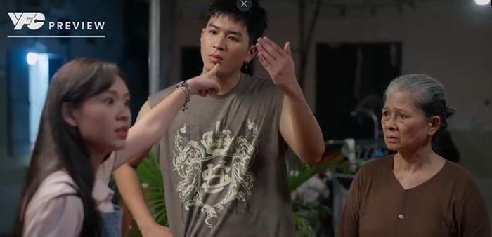 Trâm đối diện với những xích mích liên tiếp xảy ra ở xóm trọ. Ảnh VTV