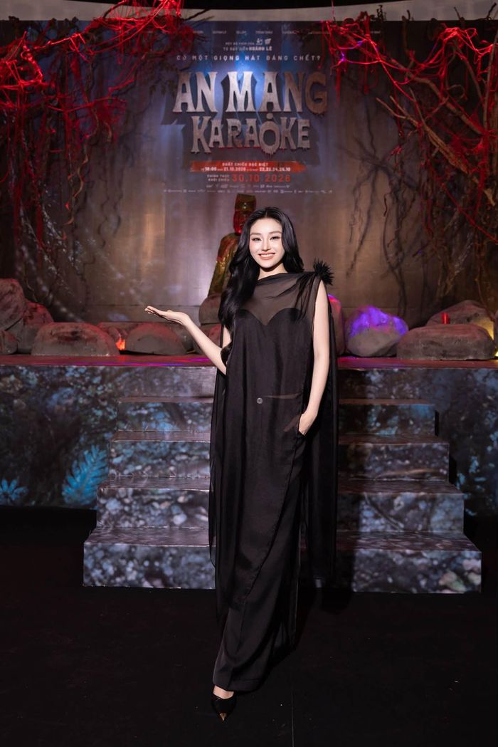 Hoa hậu Nguyễn Thị Yến Nhi tới sự kiện ra mắt phim “Án Mạng Karaoke” tại rạp. Theo người đẹp, cô rất ấn tượng với Đoàn Thiên Ân trong lần trở lại màn ảnh rộng này.
