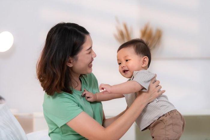 12 tháng tuổi trở lên - Thời điểm phù hợp để tiêm phòng vắc xin thủy đậu cho trẻ.