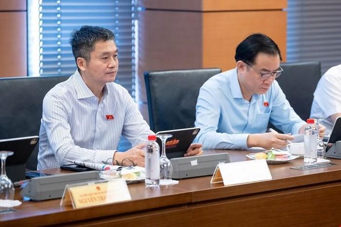 ĐBQH dự phiên thảo luận Tổ. Ảnh: Hồ Long