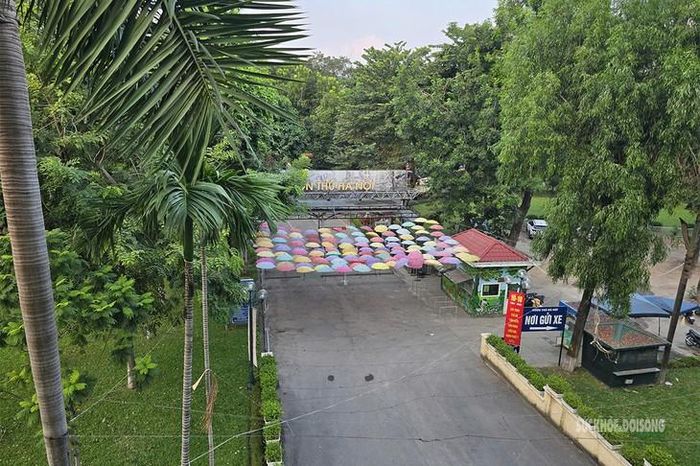 Công viên Thủ Lệ, điểm vui chơi quen thuộc của người dân Hà Nội, trước đề xuất cải tạo tổng thể. Ảnh: Tuấn Anh