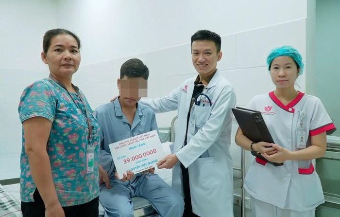 Nam sinh được hỗ trợ nhờ bệnh viện kết nối. Ảnh: Kim Cương