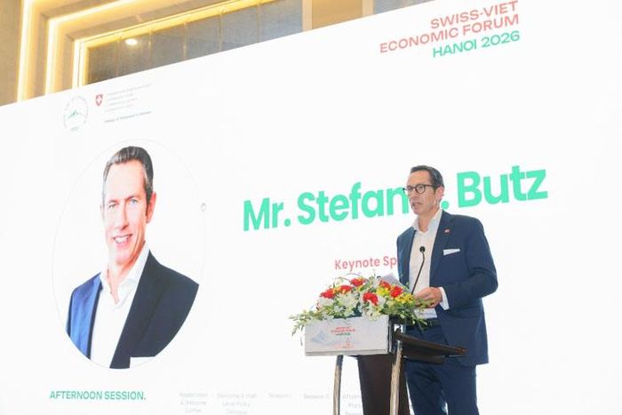 Ông Stefan P. Butz, Tổng Giám đốc Điều hành Tập đoàn DKSH, chia sẻ tại Diễn đàn Kinh tế Việt Nam - Thụy Sĩ 2026.