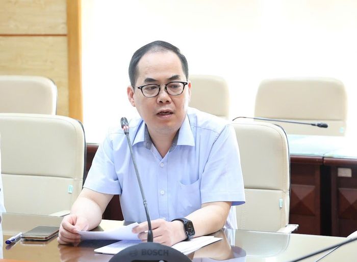 Phó Cục trưởng Cục Quản lý Dược Tạ Mạnh Hùng phát biểu làm rõ thêm nội dung của dự thảo Thông tư. Ảnh: Trần Minh