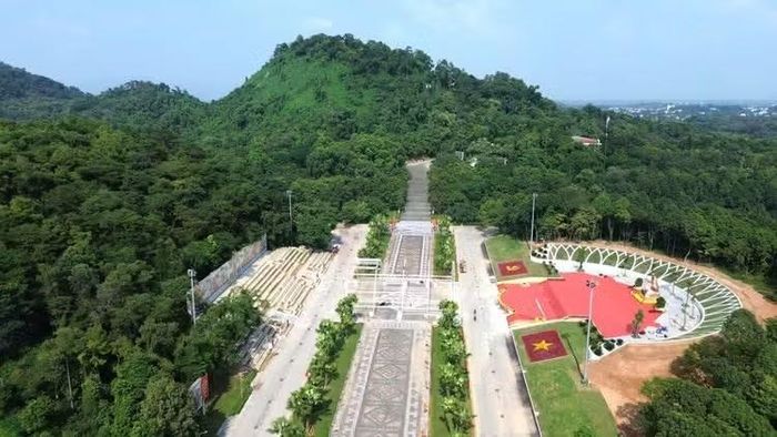 Toàn cảnh Tượng đài Bác Hồ - sân trung tâm lễ hội. - Ảnh: Đức Anh/TPO