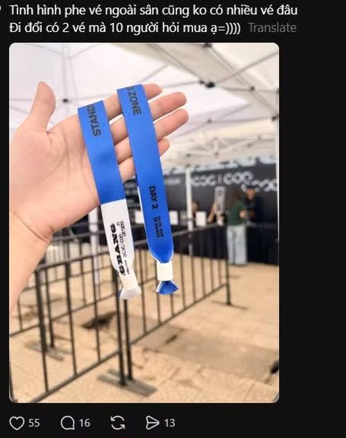 Những bài đăng cập nhật tình hình "phe vé" chào mua lại vé từ fan đến đổi vòng càng khiến người hâm mộ sốt ruột lo lượng vé "chợ đen" cũng khan hiếm.