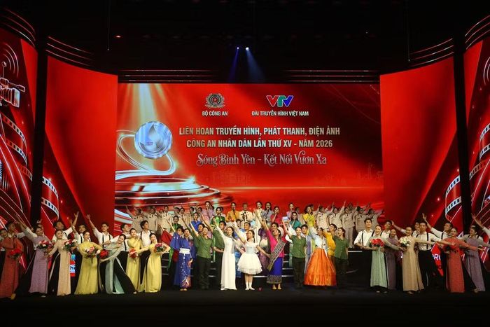 Lễ khai mạc Liên hoan Truyền hình, Phát thanh, Điện ảnh Công an nhân dân lần thứ XV không chỉ là một đại tiệc của công nghệ số và nghệ thuật trình diễn, mà trên hết là bản hùng ca tôn vinh trái tim, bản lĩnh cùng sứ mệnh thiêng liêng của những nhà báo - chiến sĩ