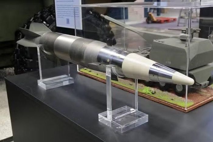 Đạn dẫn đường Vulcano 155 GLR có vòng tròn sai số so với mục tiêu (CEP) không quá 5 m khi nhắm vào tọa độ biết trước, được cung cấp bởi trinh sát pháo binh hoặc máy bay không người lái.