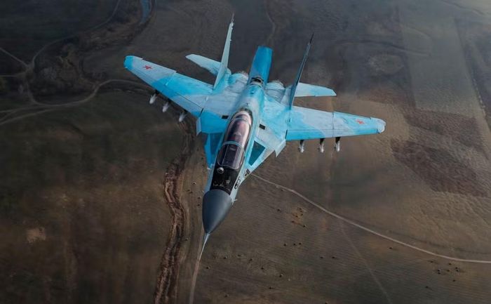 Các loại vũ khí không đối không chính của MiG-35 gồm tên lửa tầm ngắn R-73, tên lửa tầm trung R-77 (RVV-AE) sử dụng hệ thống dẫn đường bằng radar, cũng như loại R-27 cổ điển hơn. Khả năng tương thích với các phiên bản cụ thể phụ thuộc vào cấu hình máy bay.