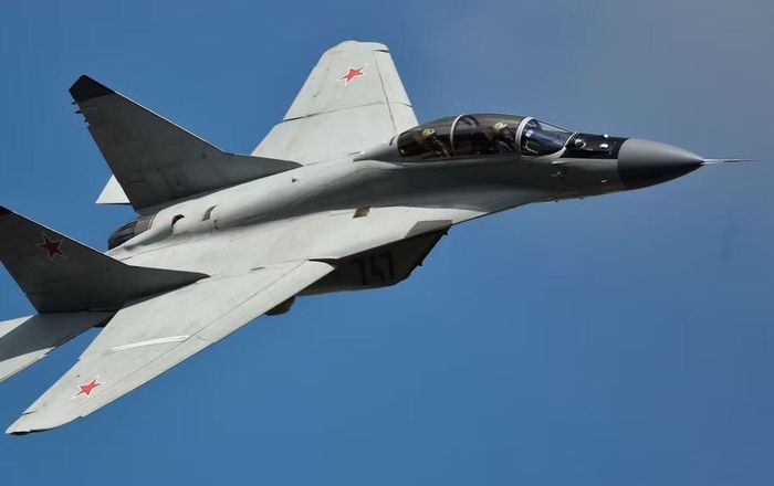 So với MiG-29 thời Liên Xô, khả năng của MiG-35 mạnh hơn đáng kể nhưng vẫn không thể cạnh tranh với Su-30 hay Su-35 nặng hơn đang được sản xuất hàng loạt, và đó là lý do tại sao chiến đấu cơ này khó có thể được đưa vào hoạt động thực sự trong VKS.