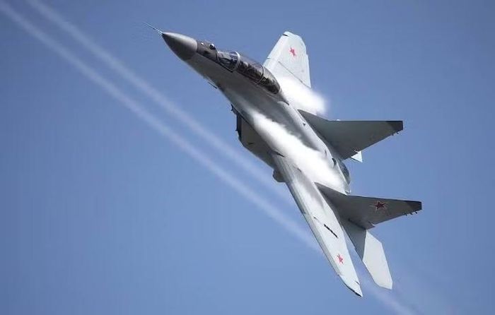 Những chiếc MiG-35 một chỗ ngồi và MiG-35D hai chỗ ngồi là các phiên bản phát triển tiếp theo của máy bay chiến đấu MiG-29K/KUB và MiG-29M/M2 từng được giới thiệu trong quá khứ.