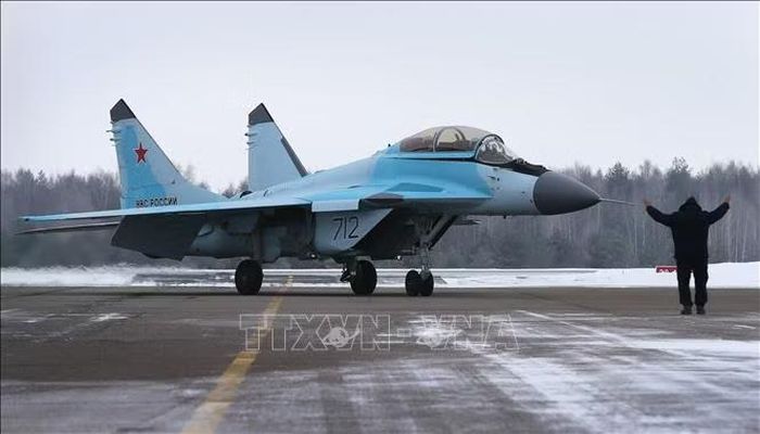 Nga vẫn tích cực giới thiệu MiG-35 với khách hàng nước ngoài nhằm tìm kiếm hợp đồng xuất khẩu đầu tiên, việc cho chiến đấu cơ này thực chiến có lẽ hướng đến lời khẳng định chúng đủ tin cậy và tính năng đủ tiên tiến, xứng đáng để đặt mua.
