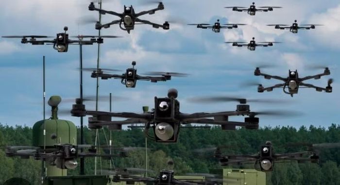 Dù vậy, bùn lầy, hố bom, bãi mìn và nguy cơ bị UAV đối phương tấn công có thể khiến robot mặt đất không thể tiếp cận một số vị trí.