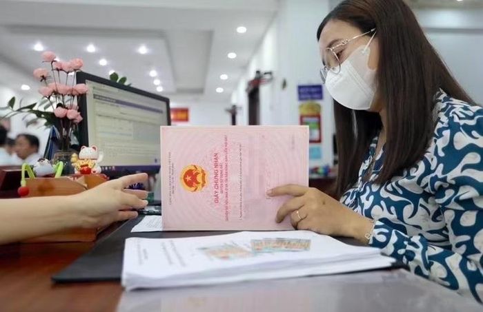 UBND phường kiến nghị làm rõ hướng xử lý các trường hợp cần chỉnh lý sổ đỏ hoặc xác minh, công nhận quyền sử dụng đất.