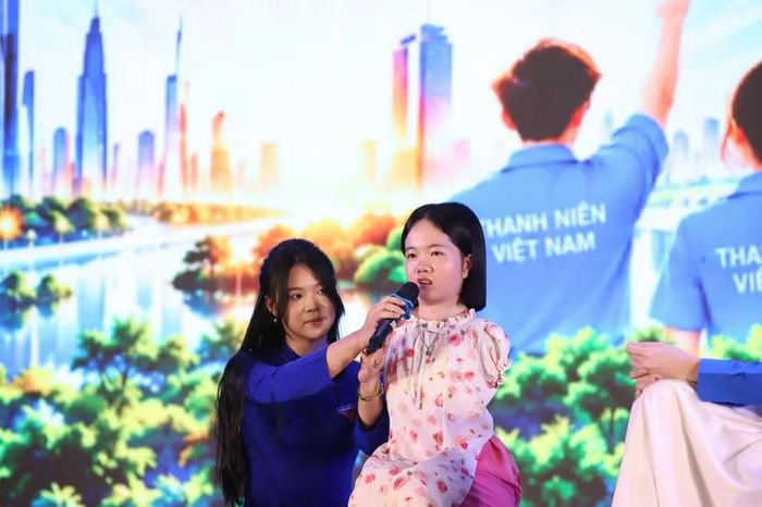 Cô giáo Lê Thị Thắm chia sẻ tại diễn đàn