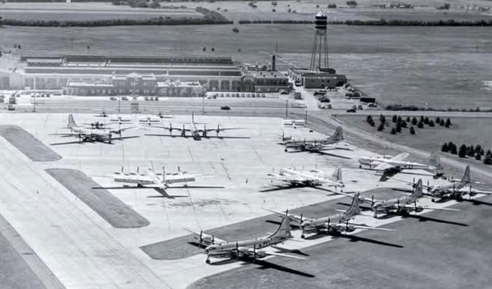 Tuy nhiên, việc sử dụng B-29 để ném bom cháy vào các đô thị đông dân vẫn gây tranh luận lịch sử kéo dài.