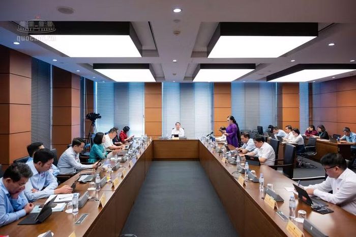 Quang cảnh phiên thảo luận tổ