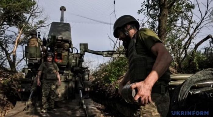 Kiev cho rằng những tổn thất này có thể khiến Nga phải tạm dừng nỗ lực tiến vòng qua Slovyansk và Kramatorsk từ phía bắc. Bộ Quốc phòng Nga chưa bình luận về tuyên bố trên.